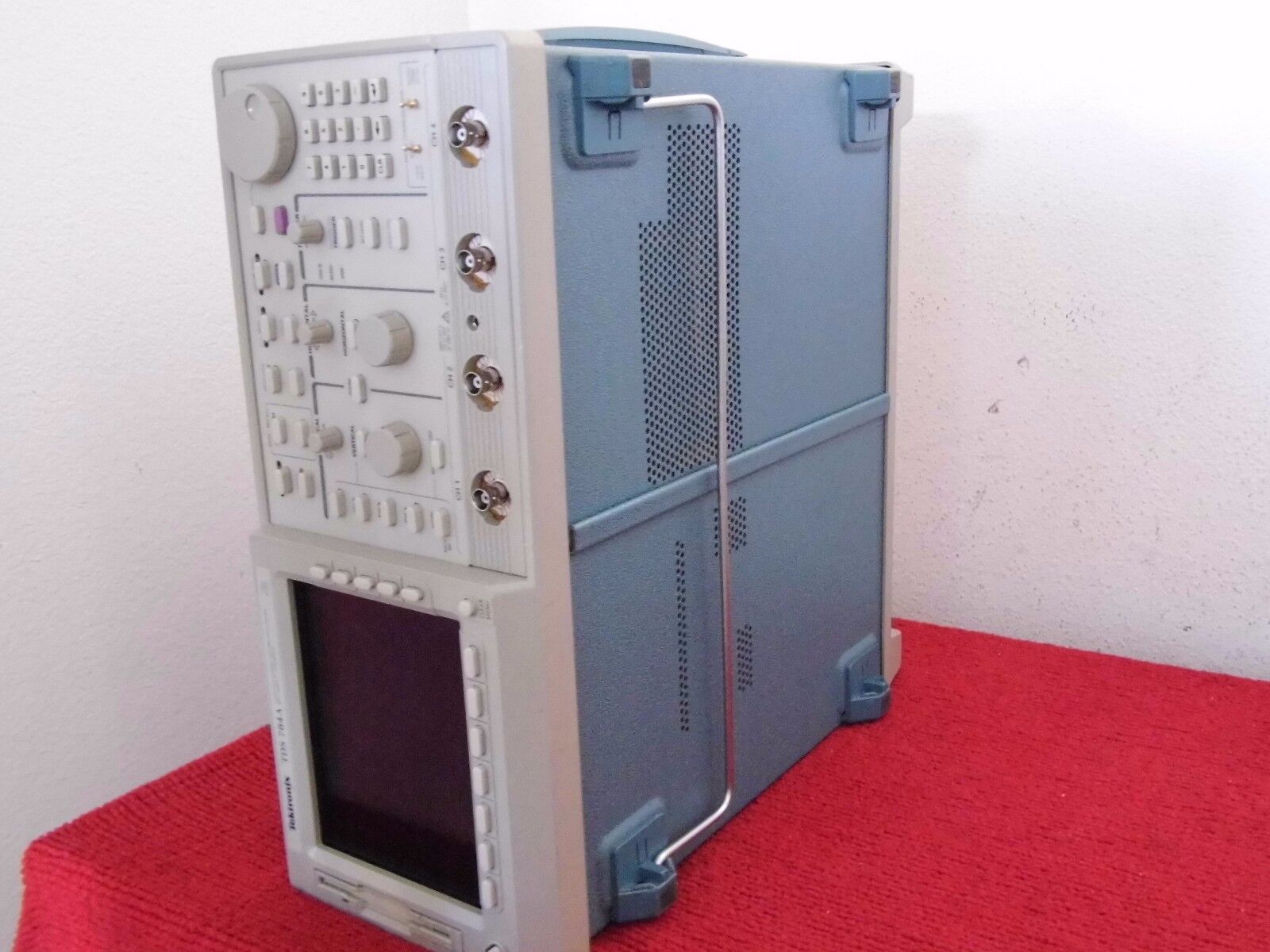 Tektronix TDS784A Oscilloscope 1GHz, 4GS/s Opt's 2F/1M NIST calibrated 8/2017 Tektronix TDS784A Oscilloscope 1GHz, 4GS/s Opt's 2F/1M NIST calibrated 8/2017